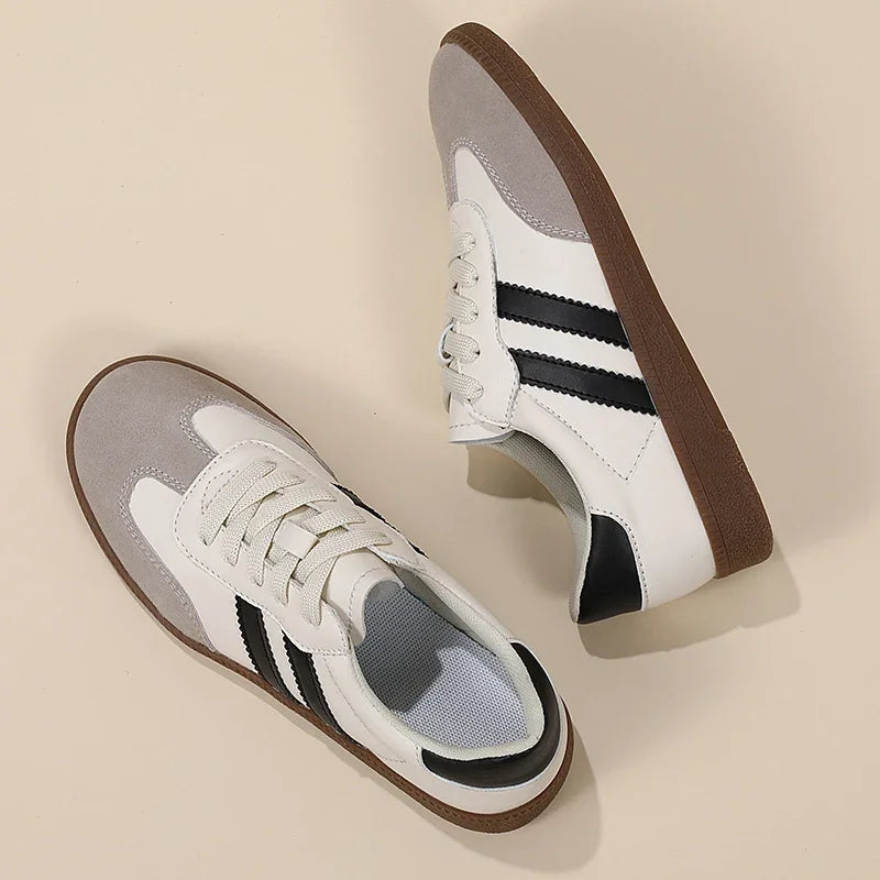 New Classic Ladies Sneakers. -  black
