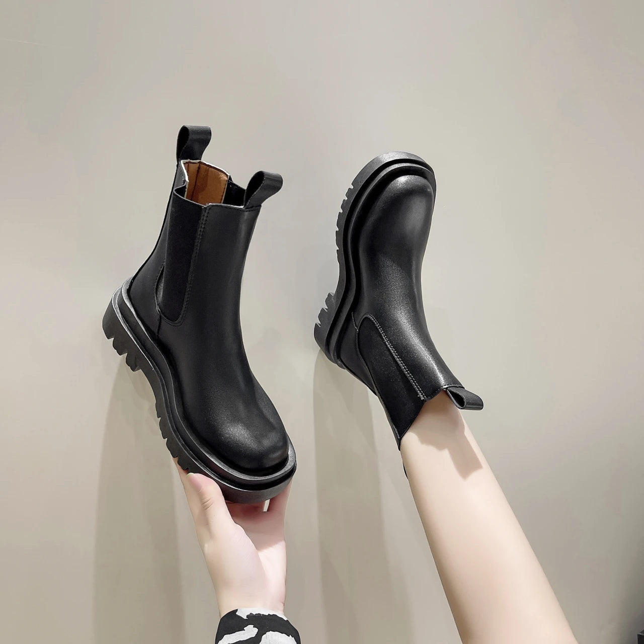 Women Boots Hot Luxury. - on off
